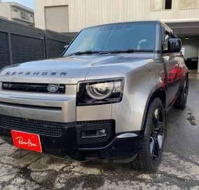 2022 Land Rover Defender 110 Urbanight 22