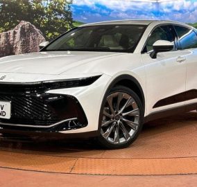 2023 Toyota Crown Crossover G Hybrid