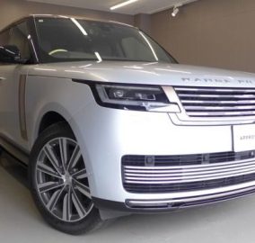 2025 Range Rover Vogue SV P615
