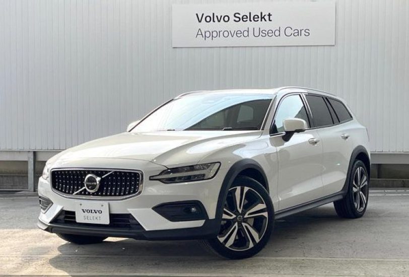 2023 Volvo V60 Cross Country Ultimate