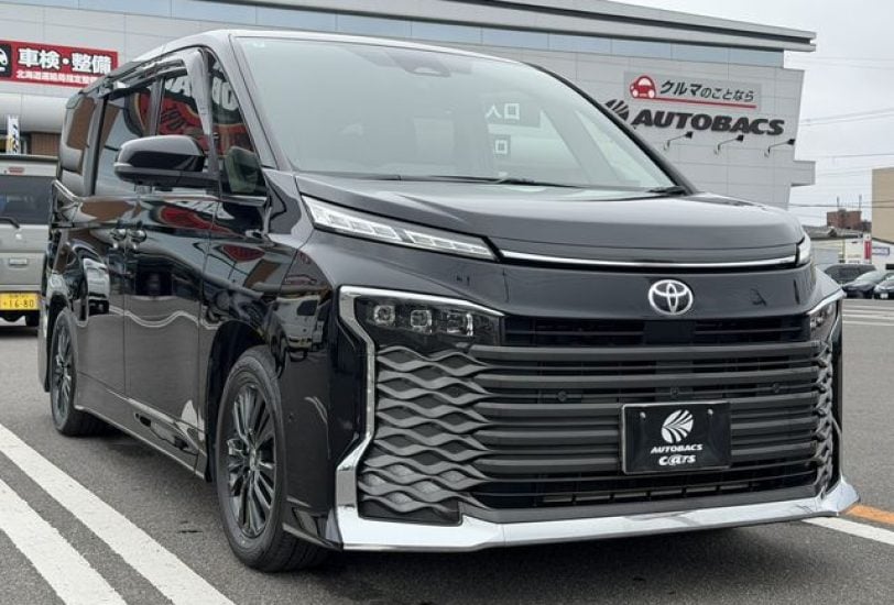 2022 Toyota Voxy S-Z Hybrid E-Four