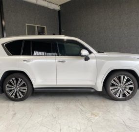 Lexus LX600