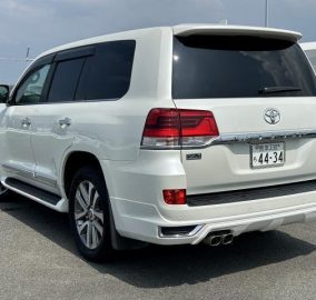 Toyota Landcruiser ZX V8