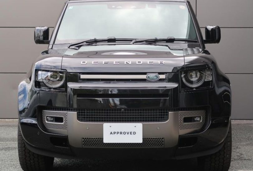 2025 Land Rover Defender 110 X-Dynamic SE Hakuba Edition