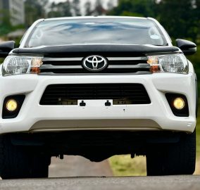 2018 Toyota Hilux D.Cab 2.4GD6 4x4 Manual