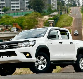 2018 Toyota Hilux D.Cab 2.4GD6 4x4 Manual