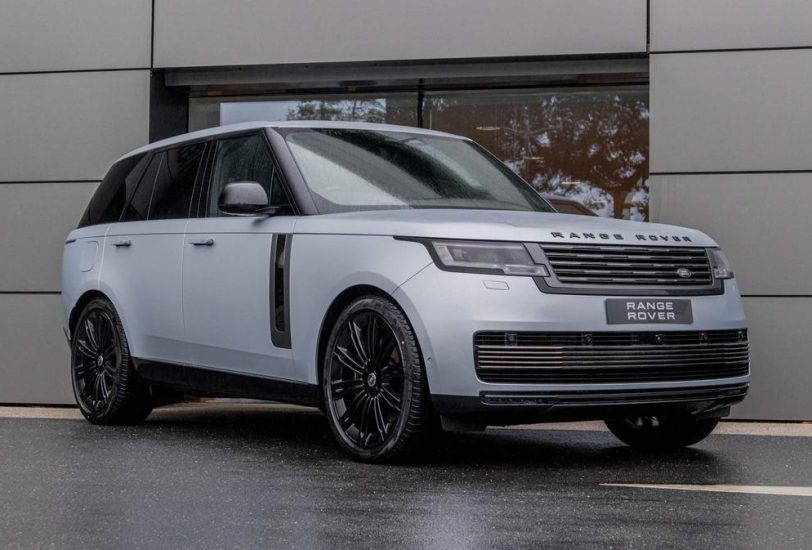 2024 Land Rover Range Rover P615 SV