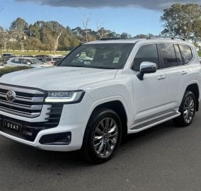 2026 Toyota Land Cruiser 300 hybrid
