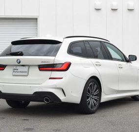 2021 BMW 320i M-Sport Touring