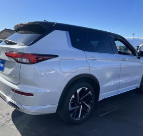 2022 Mitsubishi Outlander PHEV P