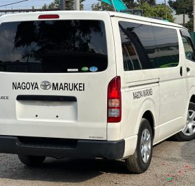 TOYOTA HIACE DIESEL AUTO