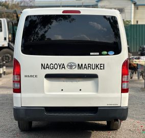 TOYOTA HIACE DIESEL AUTO