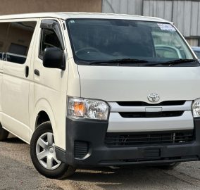 TOYOTA HIACE DIESEL AUTO