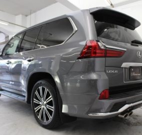 Lexus LX570