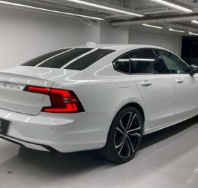 2023 Volvo S90 Ultimate T8