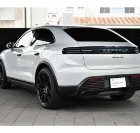 2025 Porsche Macan 4S. 255Kw Electric Motor