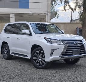 Lexus LX570