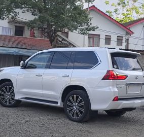 Lexus LX570
