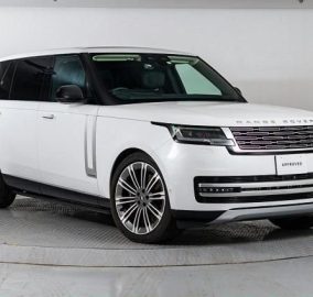 2023 Range Rover Vogue P530 LWB.