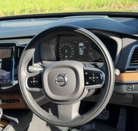 2020 Volvo XC90 T6 Inscription AWD.