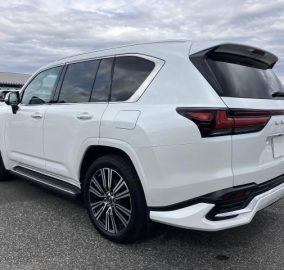 Lexus LX600