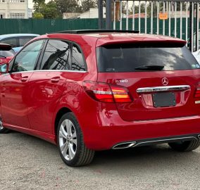 2018 MERCEDES BENZ B180