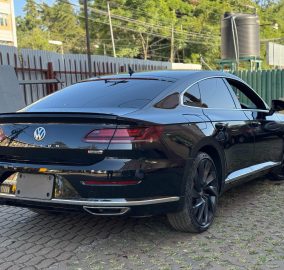 2019 Black Volkswagen Arteon